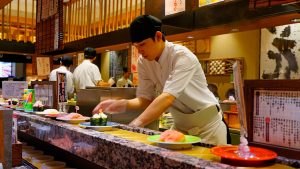 Sushi en una cinta (Kaitenzushi)